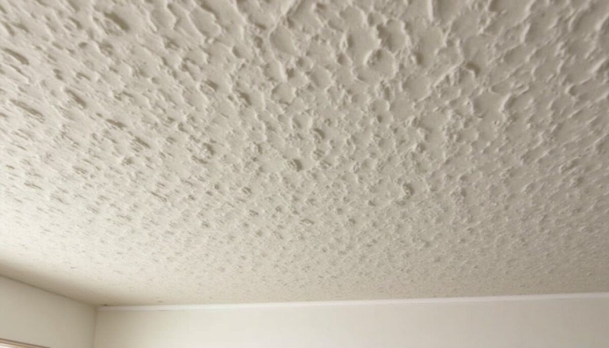 Installer un faux plafond sur un ancien lattis-plâtre : guide détaillé et estimation des coûts